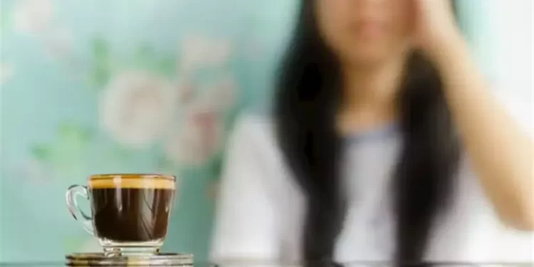 الكافيين.. سلاح ذو حدين بين اليقظة والمخاطر الصحية