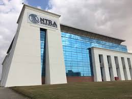 تنظيم الاتصالات يلزم الشركات بتقديم إنترنت أرضي ومحمول مجاني للعملاء