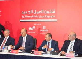 وزير العمل ومحافظ الأسكندرية يفتتحان ندوة تثقيفية للتوعية بمواد قانون العمل الجديد