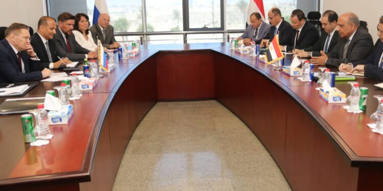 وزير الكهرباء والمدير التنفيذي لـ “روسآتوم” يتفقدان سير العمل فى مشروع المحطة النووية بالضبعة