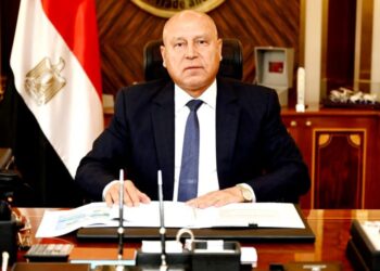 وزير الصناعة والنقل يتوجه لموقع حادث خروج قطار مطروح عن القضبان