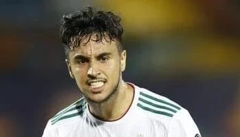 الزمالك يكشف موقفه من التعاقد مع الجزائري آدم وناس قبل ساعات من غلق القيد