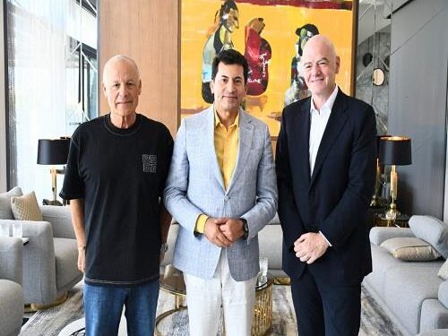 خلال زيارته لمصر.. رئيس “فيفا” يثمن اتصال رئيس الوزراء