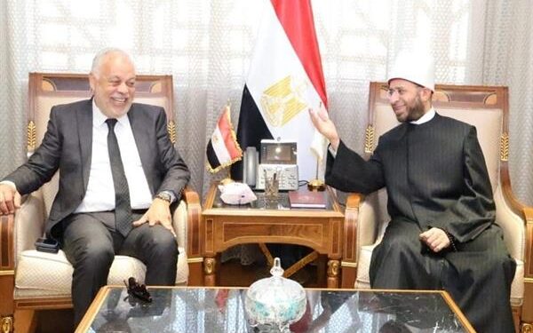 وزير الأوقاف يلتقي نقيب المهن التمثيلية لبحث التعاون في دعم الدراما الدينية وتعزيز الوعي الثقافي