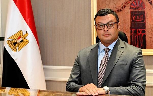 وزير الإسكان ومحافظ القاهرة يتفقدان مشروع إحياء حديقة الأزبكية في إطار تطوير القاهرة الخديوية