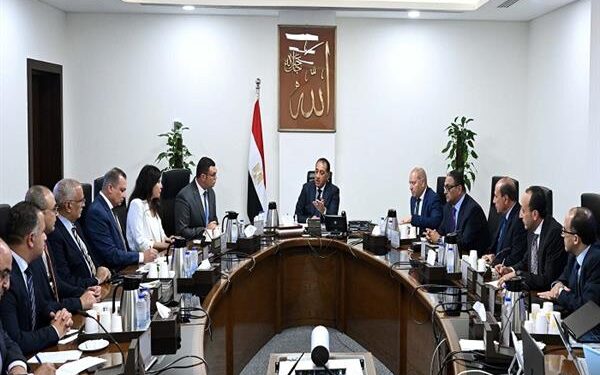 رئيس الوزراء يتابع مشروعات إعادة إحياء “وسط البلد” والقاهرة الخديوية