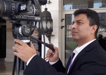 استشهاد الصحفي خالد المدهون برصاص الاحتلال الإسرائيلي شمال غزة