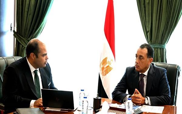 رئيس الوزراء يستعرض مع رئيس جهاز حماية المنافسة الملامح الرئيسية لاستراتيجية الجهاز 2026 – 2030