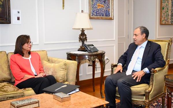 وزير الخارجية يلتقي رئيسة الأكاديمية الوطنية للتدريب