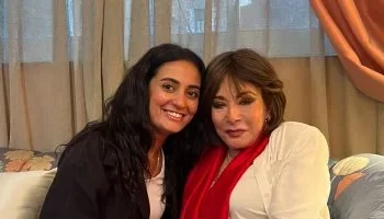 لبنى عبد العزيز: بكيت في “هي والرجال”.. ودوري الخادمة التي أحبّت وكيل النيابة كان الأصدق