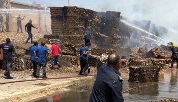 السيطرة على حريق بمصنع كرتون في مدينة بدر دون إصابات