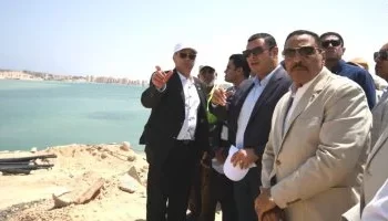 وزيرا الإسكان ومحافظ مطروح يتفقدان مشروع كوبري روميل