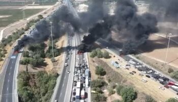 متظاهرون إسرائيليون يغلقون الطرق السريعة فى تل أبيب للمطالبة بإنهاء الحرب على غزة