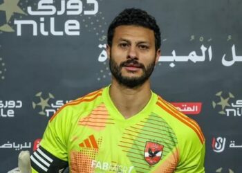 وفاة والد محمد الشناوي حارس الأهلي في حادث على طريق الواحات