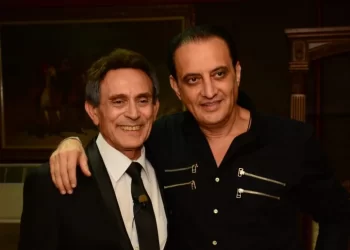 طارق علام ينشر صورة مع محمد صبحي ويتمنى له الشفاء العاجل: “فارس الكلمة وصاحب المبدأ”