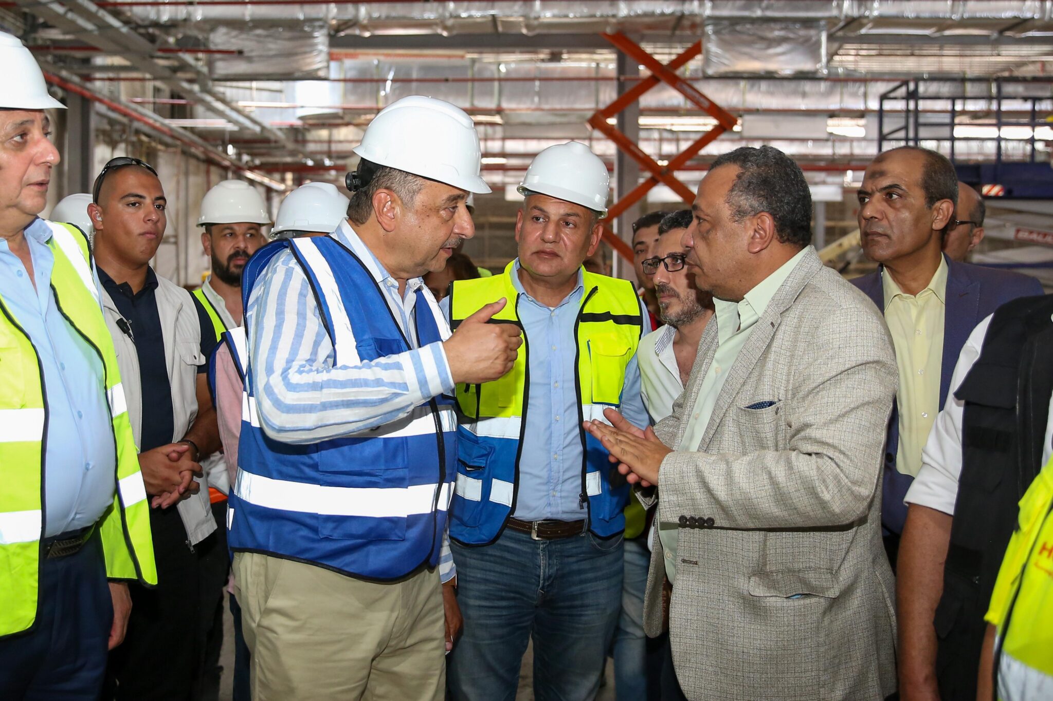 وزير قطاع الأعمال العام يختتم زيارته للغربية بجولة تفقدية بمصانع “غزل المحلة”