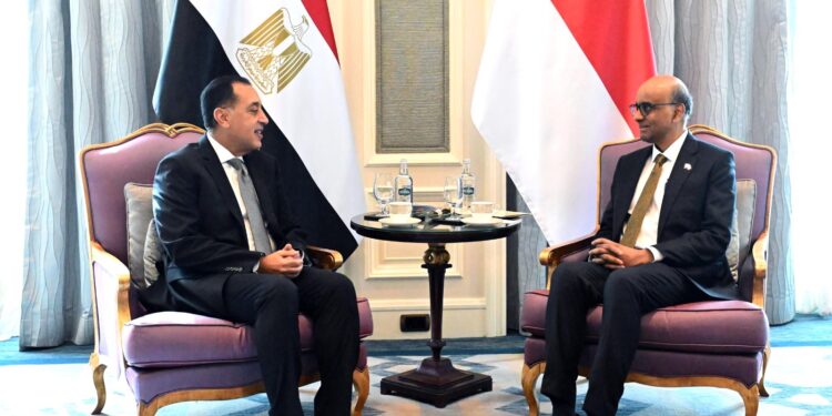 رئيس سنغافورة يستقبل رئيس الوزراء في القاهرة لبحث تعزيز التعاون الثنائي