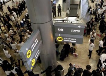 القناة السابعة الإسرائيلية: توقيف طلاب حريديم في مطار بن جوريون بتهمة التهرب من الخدمة العسكرية