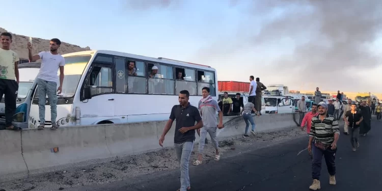 السيطرة على حريق بسيارة نقل بالطريق الإقليمي اتجاه الصف