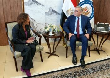 وزير البترول يبحث مع “فالكو” الأمريكية خطط التوسع واستخدام الطاقة المتجددة في الحقول المصرية