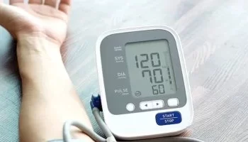 4 عادات صباحية بسيطة للسيطرة على ارتفاع ضغط الدم طبيعيًا.. ونصائح جمعية القلب الأمريكية (AHA)!