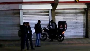 انتهاء العمل بالتوقيت الصيفي للمحال غدًا الخميس