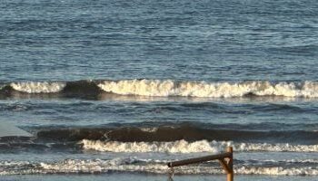 الأرصاد تحذر من اضطراب الملاحة البحرية وارتفاع الأمواج اليوم