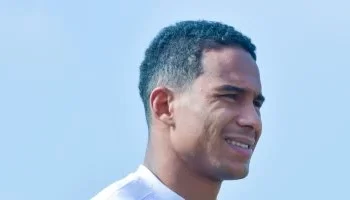 الجزيري يطلب جلسة مع إدارة الزمالك لحسم موقفه من التجميد