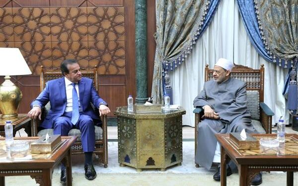 شيخ الأزهر ووزير الصحة يشهدان توقيع بروتوكول تعاون مشترك
