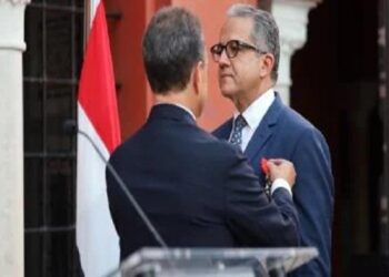 فرنسا تمنح خالد العناني وسام “جوقة الشرف” وتؤكد تأييدها لترشحه لمنصب مدير عام اليونسكو