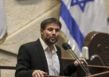 وزير المالية الإسرائيلي: لن يكون أحد بمنأى عن قبضتنا الطويلة في العالم