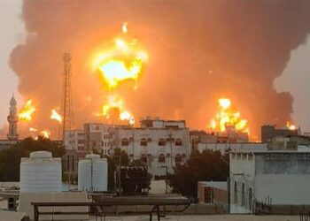 إسرائيل تشن غارات عنيفة على ميناء الحديدة باليمن