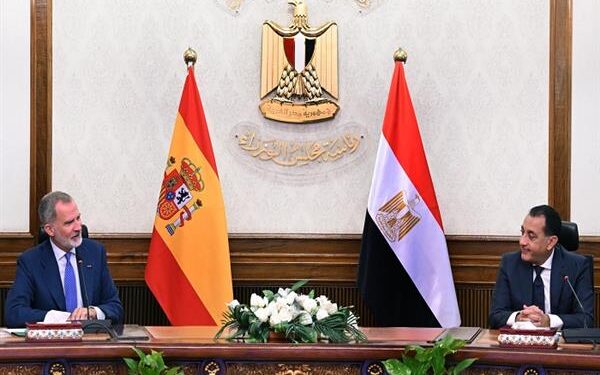 رئيس الوزراء يستقبل ملك إسبانيا بمقر الحكومة