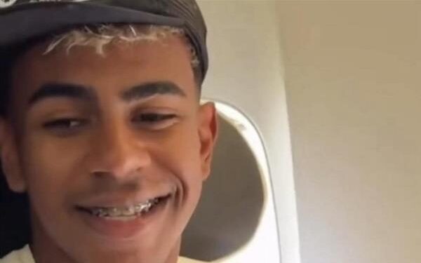 الكرة الذهبية 2025.. لامين يامال يصل إلى باريس لحضور الحفل