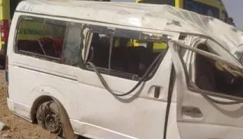مصرع شخصين وإصابة 10 في انقلاب ميكروباص بطريق القاهرة – أسيوط الصحراوي بالفيوم