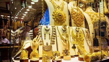 الذهب يقترب من كسر حاجز 5 آلاف جنيه للجرام لأول مرة في السوق المصرية