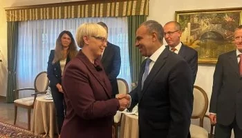 وزير الخارجية يلتقي رئيسة سلوفينيا ويبحثان تعزيز التعاون الثنائي والقضية الفلسطينية