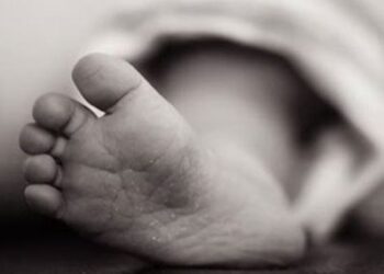 القبض على طالبة ألقت رضيعتها على رصيف جامعة القاهرة