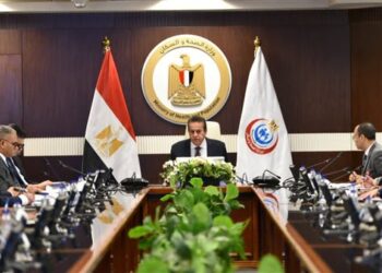 وزارة الصحة تراجع مخزون الأدوية والمستلزمات الطبية وتؤكد تطوير منظومة الإمداد لضمان الاستدامة