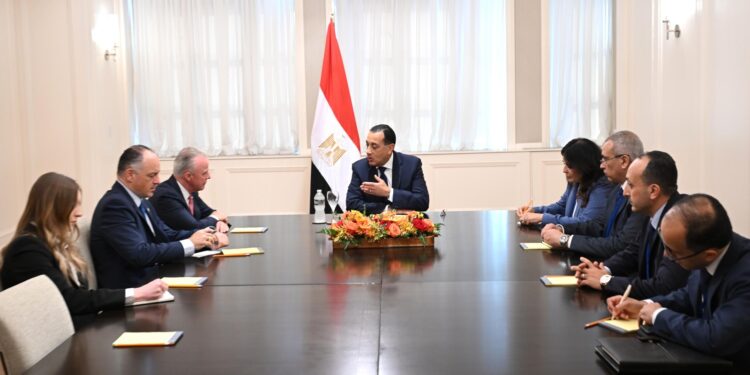 رئيس الوزراء يلتقي رئيس شركة “بوينج” العالمية