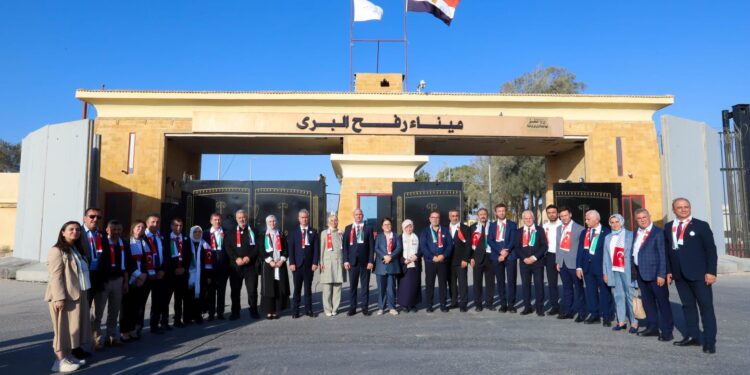 وفد من برلماني تركي يزور معبر رفح البري برفقة السفير التركي في القاهرة