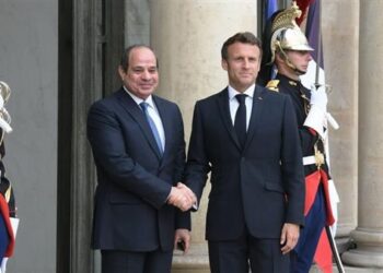 السيسي وماكرون يبحثان تحضيرات عقد مؤتمر حل الدولتين