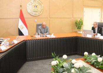 وزير الكهرباء يتابع مستجدات خطة الصيانة وتطوير الشبكة الموحدة