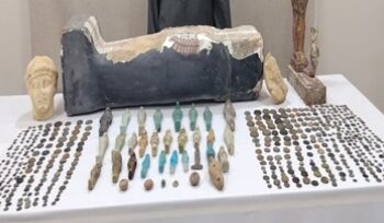 ضبط شخص بحوزته 533 قطعة أثرية في بني سويف