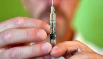 “دور فيروسي” يصيب الجهاز التنفسي والهضمي ينتشر في مصر.. وتحذير عاجل من “حقنة البرد القاتلة”