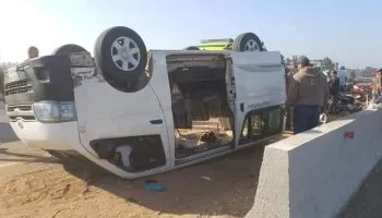 إصابة 6 أشخاص في حادث انقلاب ميكروباص أعلى محور الضبعة الصحراوي