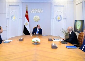 اعتبارًا من نوفمبر 2025.. السيسي يوجه بصرف حافز شهري 1000 جنيه للمعلمين