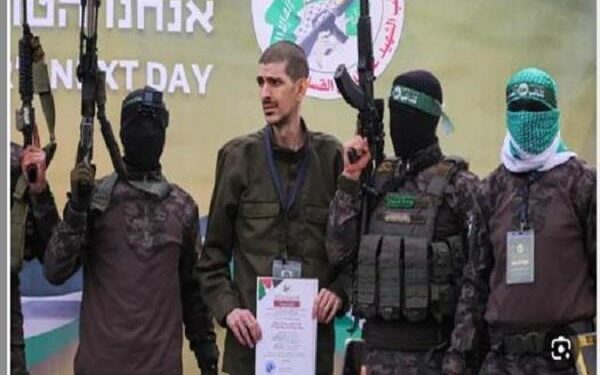 إذاعة جيش الاحتلال: الإفراج عن المحتجزين الإسرائيليين على دفعتين الأولى تبدأ الثامنة صباحا