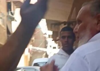 تعرف على العقوبة المنتظرة للمتهم بـ صفع مسن في السويس