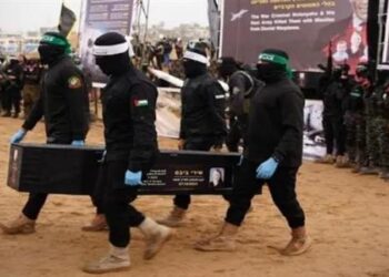 إعلام إسرائيلي: من المرجح أن تسلم حماس اليوم رفات محتجزين اثنين